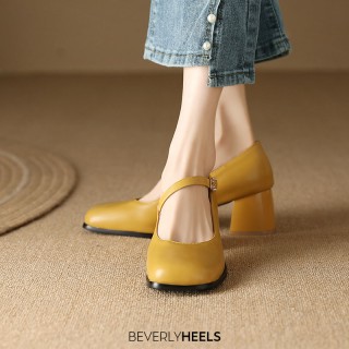 Sunny 🌞 Sweet and confident choice for vintage style lovers!