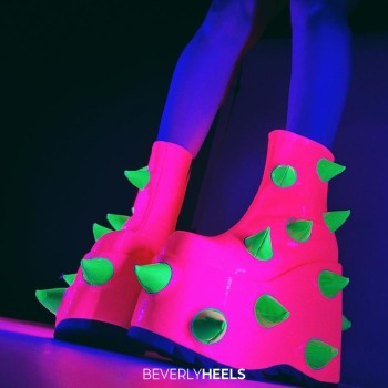 Time to get real weird with Neons!