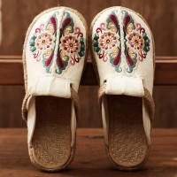 Casual Linen Round Toe Handmade Embroidery Summer Slippers Flats - Beige Canvas
