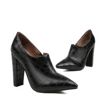 Pointed Toe Chunky Heels Crocodile Texture Side Zipper Pumps - Black