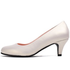 Round Toe Kitten Heels Soft Shape Vintage Style Pumps - Beige