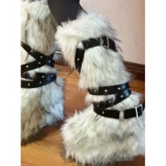 Round Toe Knee Highs Customized Rivet Decorated Bonding Straps Gothic Punk Boots - White Faux Fur