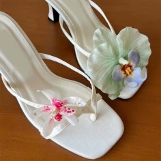 Square Open Toe Orchid Flower Decorated Curved Block Heels Summer Sandals - White Faux Leather
