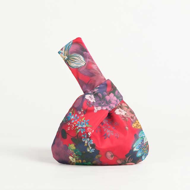 Japanese Mini Wrist Knot Printed Washable Waterproof Shopping Bags - 【Handbags Type】 Wrist Bags
【Material】 Polyster
【Capacity 】 Small Change, Cosmetics, Phone etc..
【Note】 Please allow 1-3cm differs due to manual measurement.


 in Bags, Backpacks, Handbags & Wallets