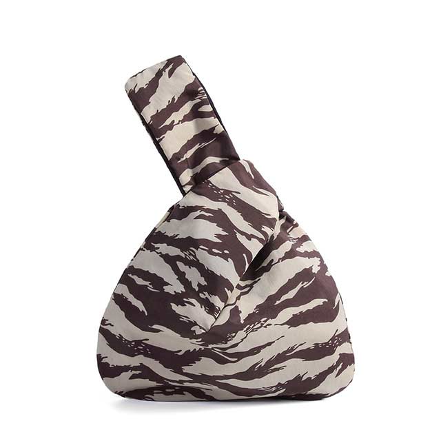 Japanese Mini Wrist Knot Printed Washable Waterproof Shopping Bags - 【Handbags Type】 Wrist Bags
【Material】 Polyster
【Capacity 】 Small Change, Cosmetics, Phone etc..
【Note】 Please allow 1-3cm differs due to manual measurement.


 in Bags, Backpacks, Handbags & Wallets