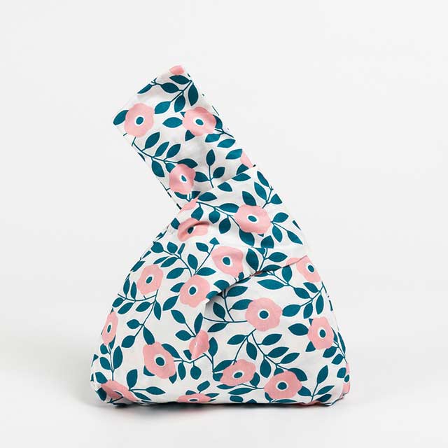 Japanese Mini Wrist Knot Printed Washable Waterproof Shopping Bags - 【Handbags Type】 Wrist Bags
【Material】 Polyster
【Capacity 】 Small Change, Cosmetics, Phone etc..
【Note】 Please allow 1-3cm differs due to manual measurement.


 in Bags, Backpacks, Handbags & Wallets