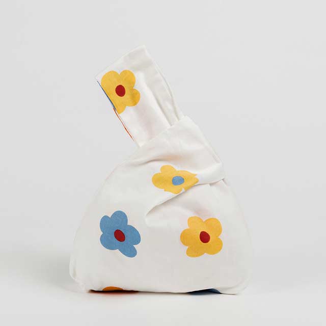 Japanese Mini Wrist Knot Printed Washable Waterproof Shopping Bags - 【Handbags Type】 Wrist Bags
【Material】 Polyster
【Capacity 】 Small Change, Cosmetics, Phone etc..
【Note】 Please allow 1-3cm differs due to manual measurement.


 in Bags, Backpacks, Handbags & Wallets