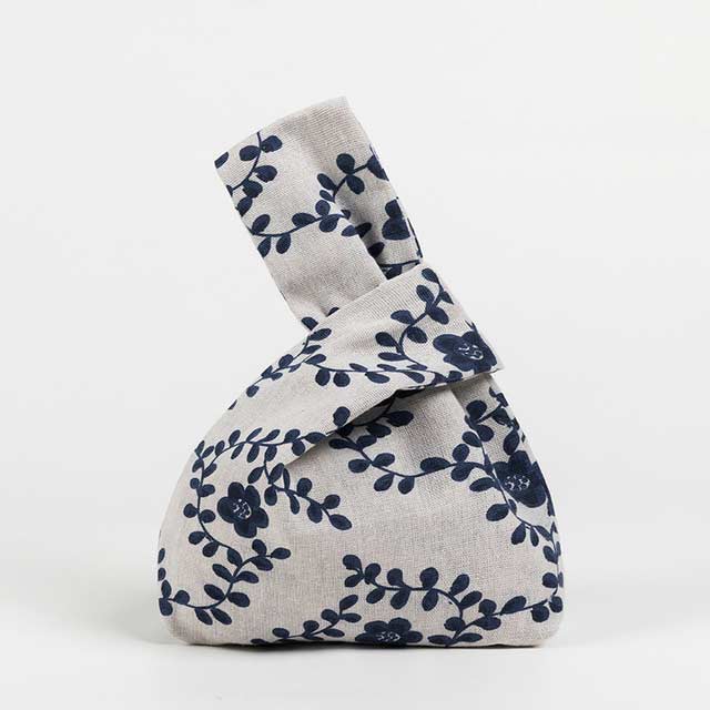Japanese Mini Wrist Knot Printed Washable Waterproof Shopping Bags - 【Handbags Type】 Wrist Bags
【Material】 Linen
【Capacity 】 Small Change, Cosmetics, Phone etc..
【Note】 Please allow 1-3cm differs due to manual measurement.


 in Bags, Backpacks, Handbags & Wallets